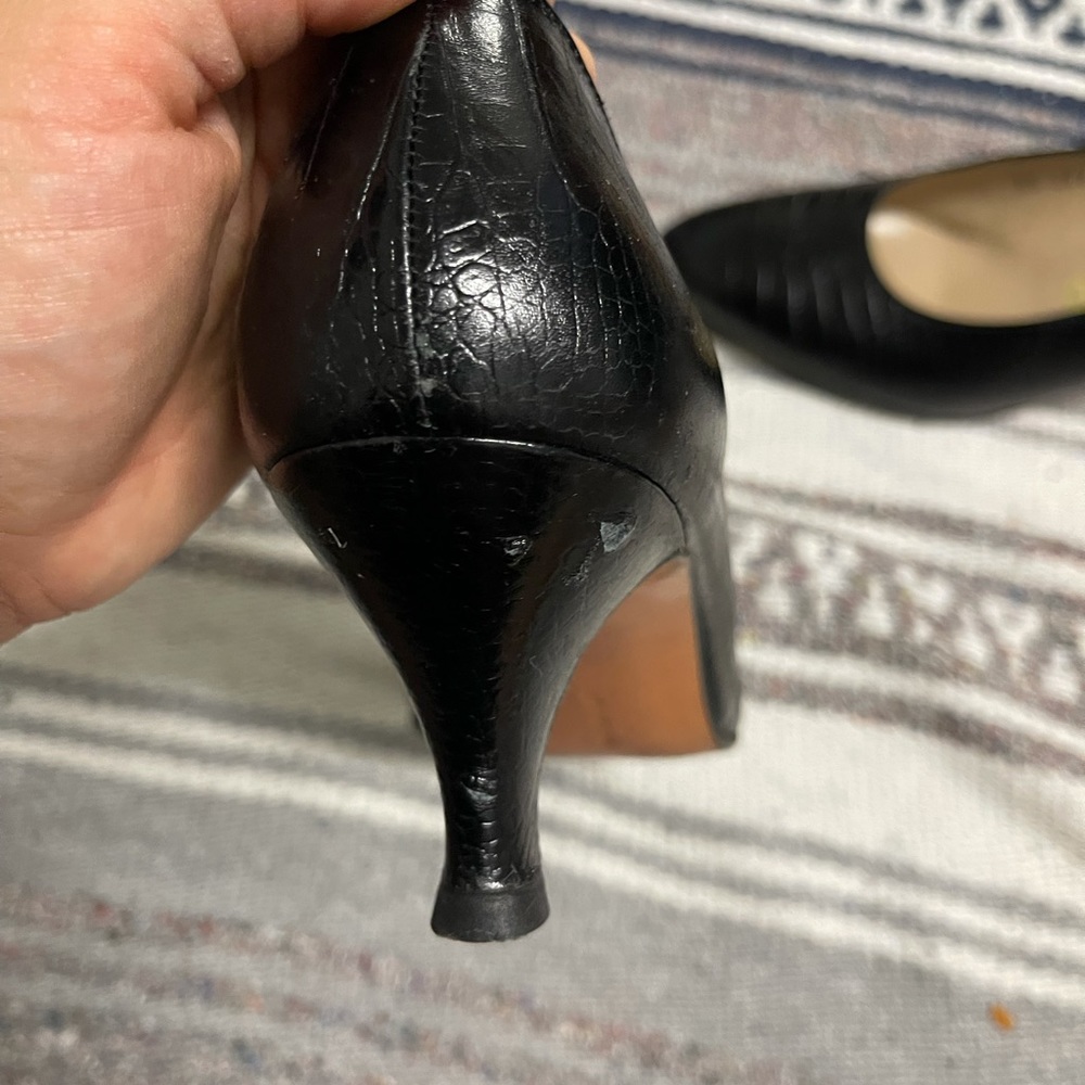 Salvatore Ferragamo Vintage Black pump leather print 7 1/2 - Picture 4 of 9